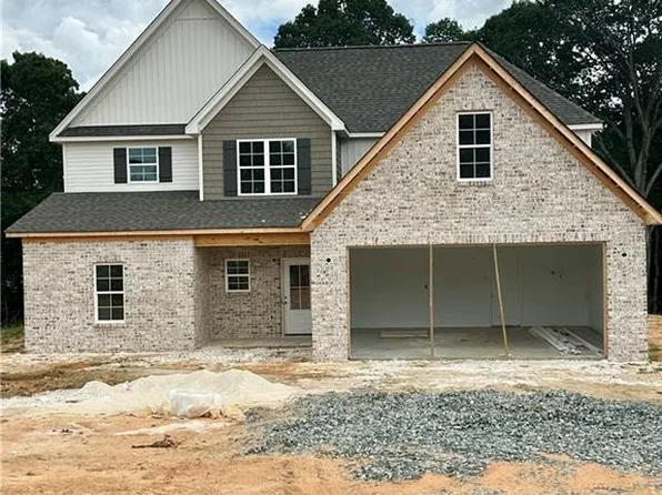 731 Cedar Dr, Winston Salem, NC 27107