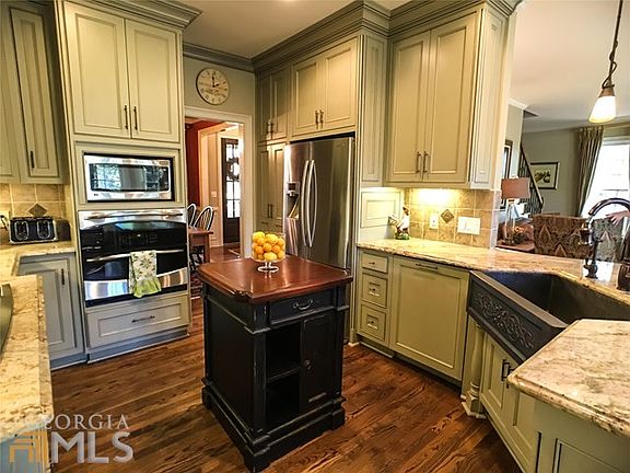 3rd image of 834 Carnellian Ln
