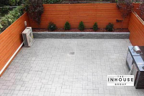 Sold by The In House Group | media 29