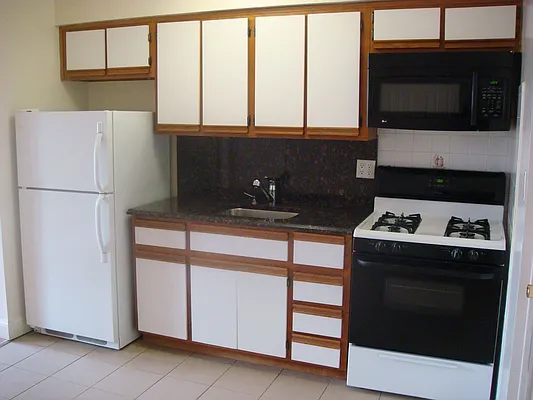 Rented by Avanguard Realty Corp | media 13