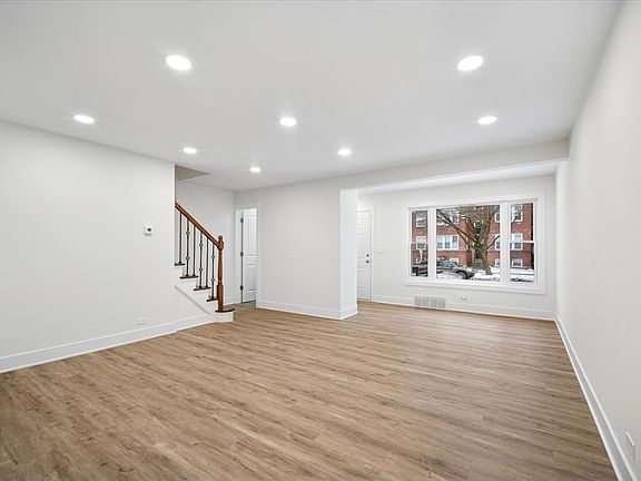 3rd image of 803 Brummel St