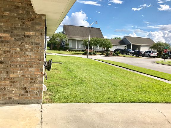 5th image of 212 Tigerlily Dr