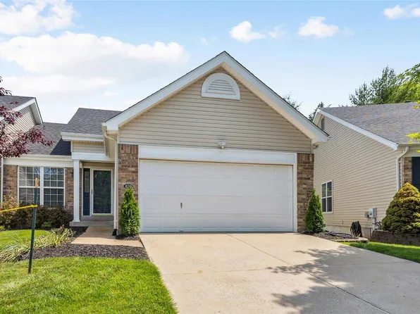 826 Whispering Village Cir, Ballwin, MO 63021