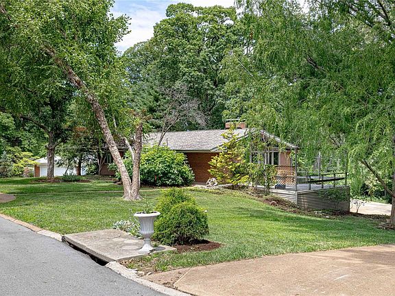 3rd image of 1122 Olivaire Ln