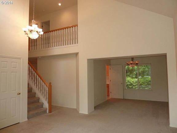 4th image of 1225 NE Parkside Dr