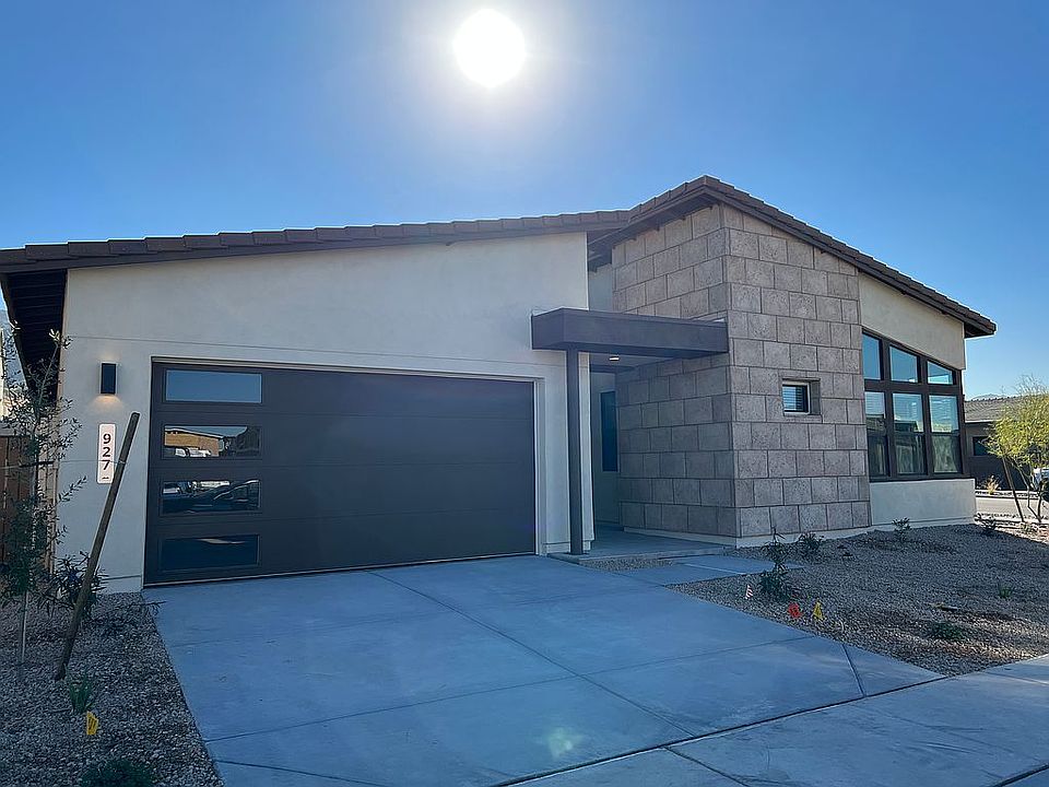 2nd image of 927 E Monte Way