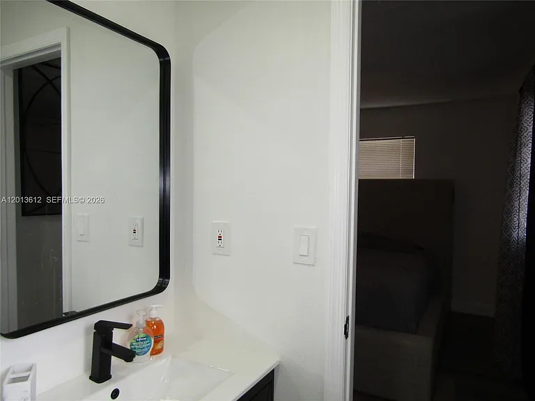 2447 Messina Ave — Photo 24
