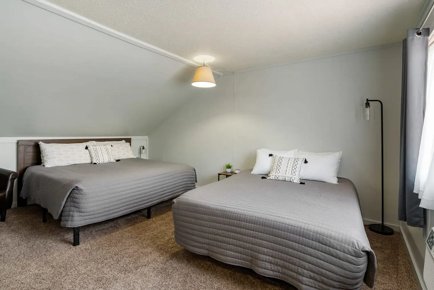 2 bed, 1.0 bath, 742 sqft, $1,536 — Photo 4