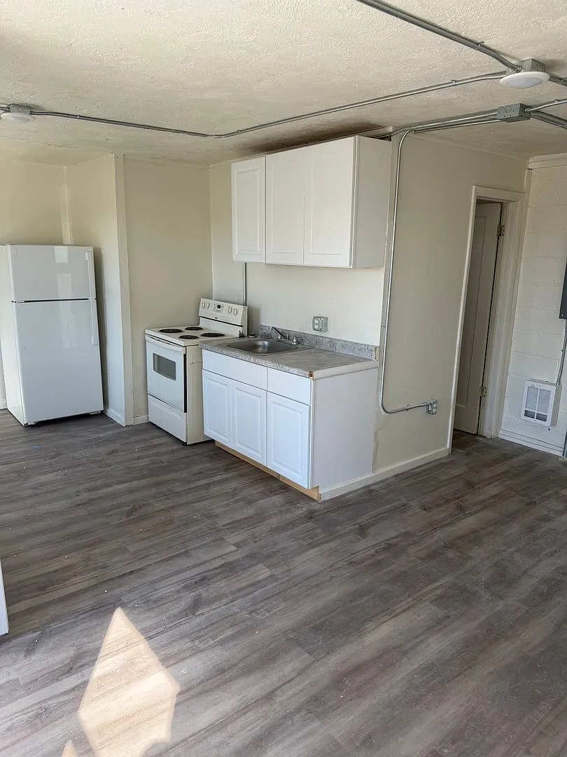 Cottonwood Village — Photo 3