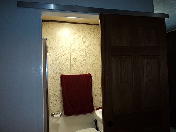 Bathroom w/Sliding Door