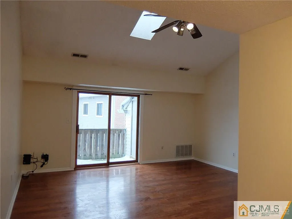 1 bed, 1.0 bath, $1,900 — Photo 4
