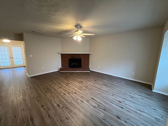 3rd image of 2320 Highpoint Rd
