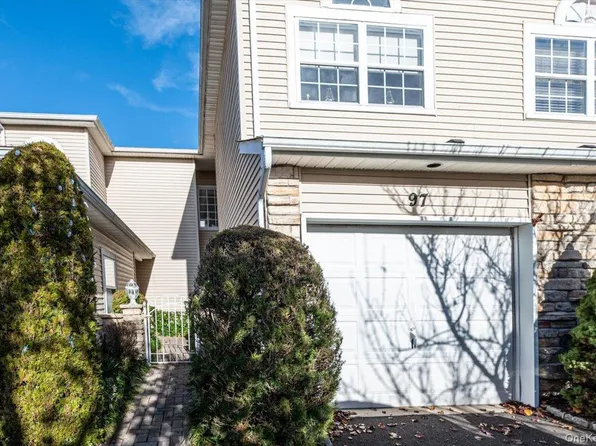 97 Windwatch Drive, Hauppauge, NY 11788