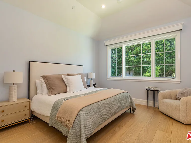 6671 Dume Dr — Photo 36