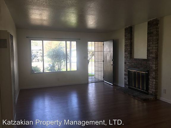 3rd image of 1856 La Jolla Dr