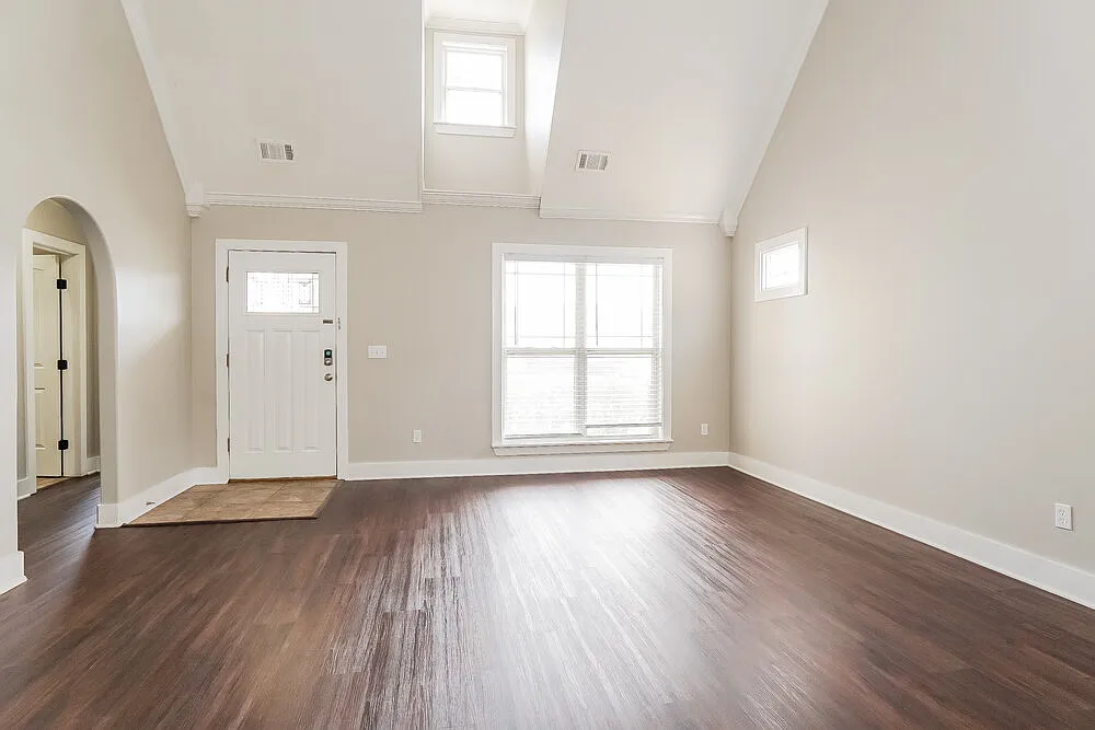 3 bed, 2.0 bath, 1411 sqft, $2,350 — Photo 3