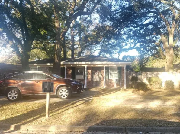 1517 Chesterfield Dr E, Mobile, AL 36618