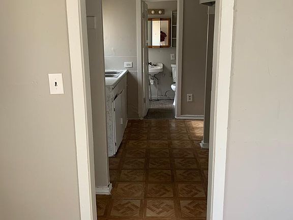 4th image of 32654 Menominee St #2