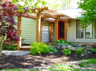 8409 Ridgewood Ln, Novelty, OH 44072