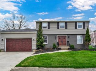 31 Treehaven Rd, West Seneca, NY 14224