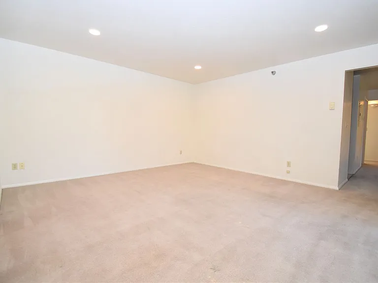 813 W Villard St #73 — Photo 4