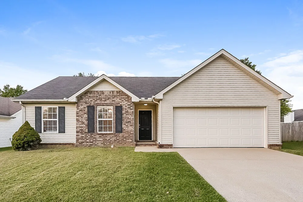 3 bed, 2.0 bath, 1361 sqft, $2,065 — Photo 1