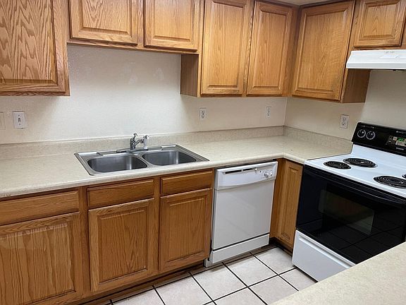 4th image of 420 E Clarendon Ave