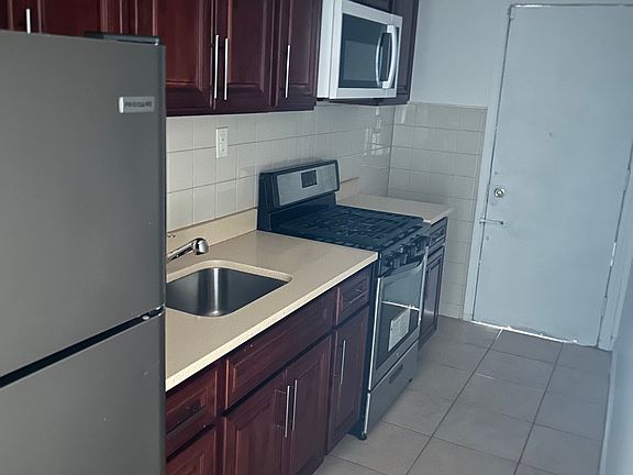 5th image of 761 Beck St #1
