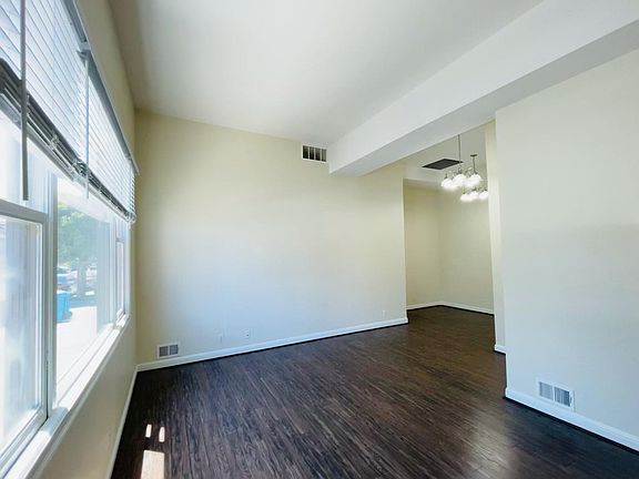 3rd image of 402 Madrid St