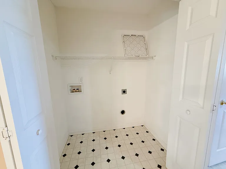 132 Greenvale Dr — Photo 14