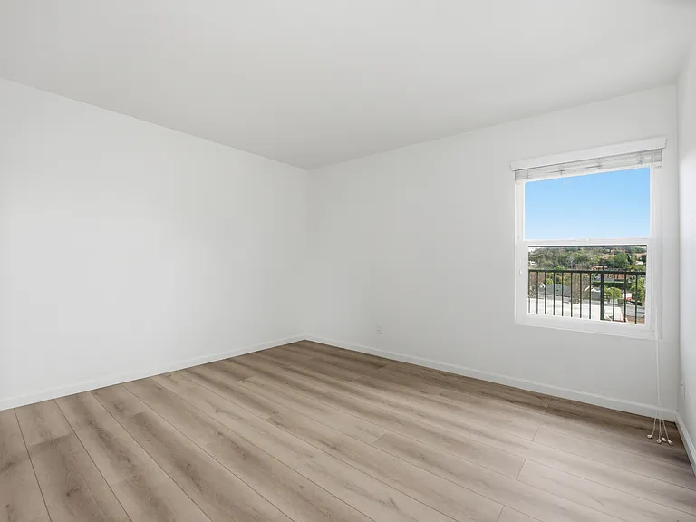 228 Las Flores Dr #4 — Photo 11