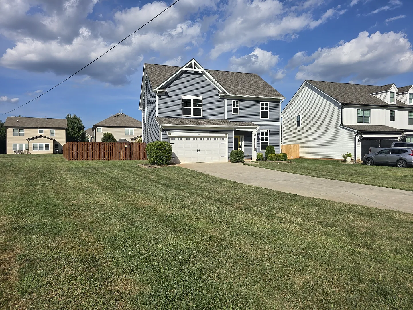 3 bed, 2.5 bath, 2220 sqft, $2,645 — Photo 3