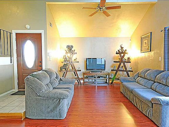 4th image of 3460 Daisy Cres