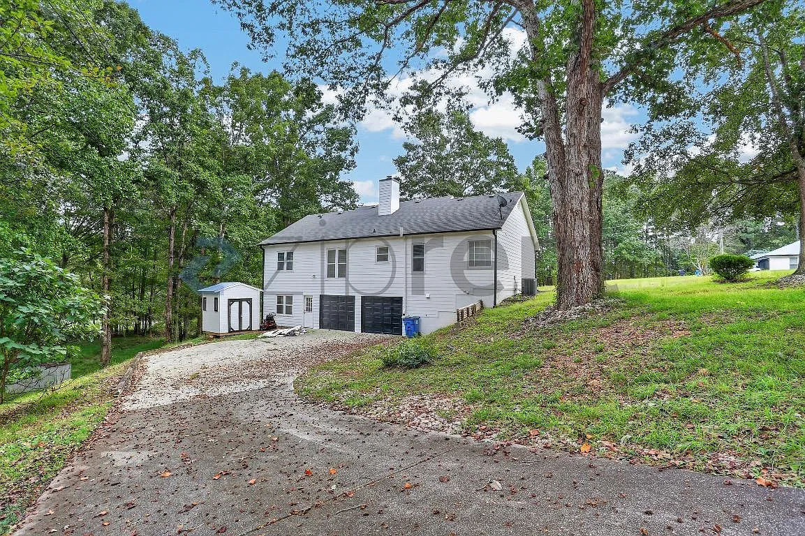 4 bed, 3.5 bath, 2576 sqft, $2,699 — Photo 4