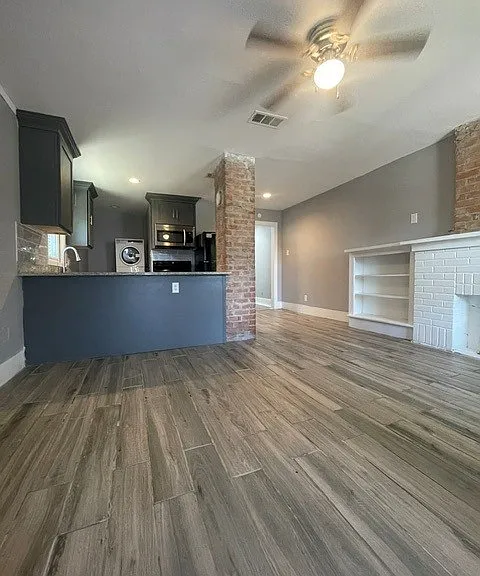 402 Graham Ave #402 — Photo 3
