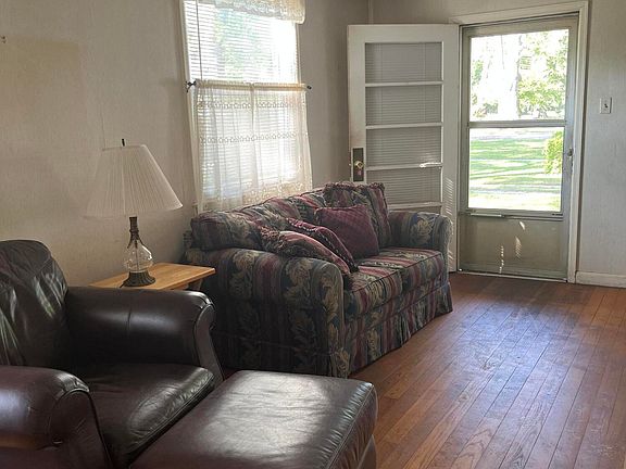 3rd image of 206 Midland Way