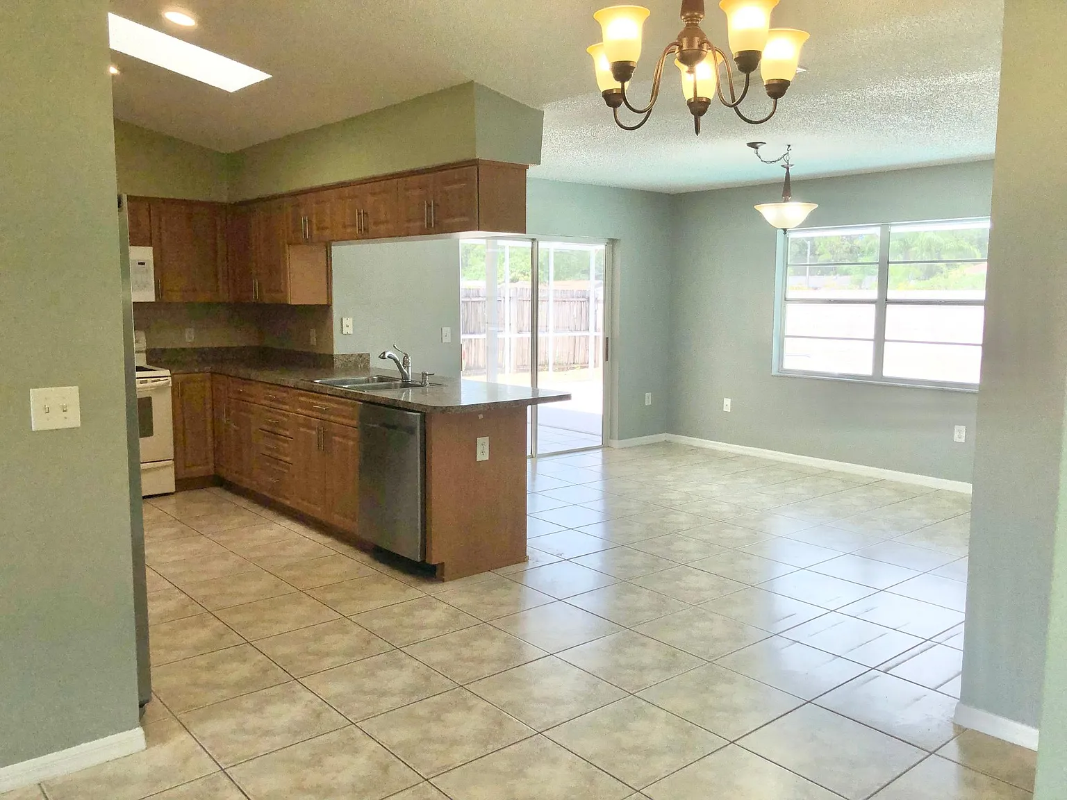 8231 Matthew Dr — Photo 4