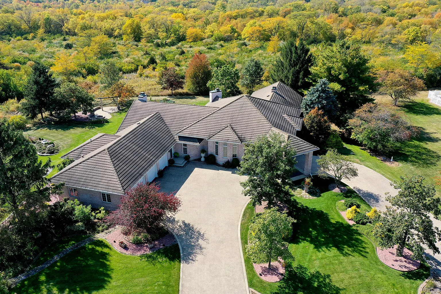 1051 Country Ln photo 1