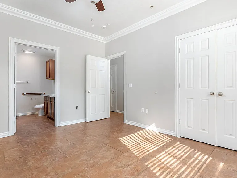 Meridian Place Apartments — Photo 37