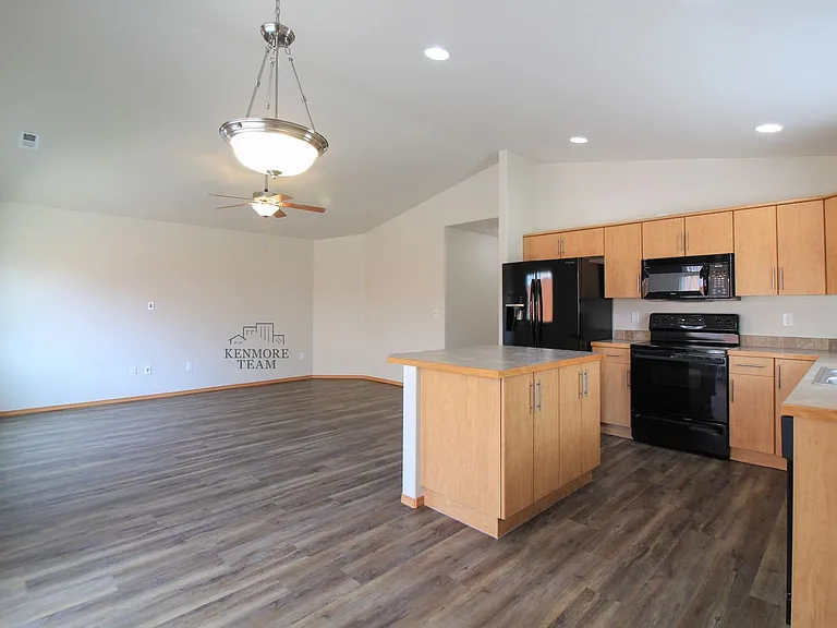 1683 Cactus Loop — Photo 3
