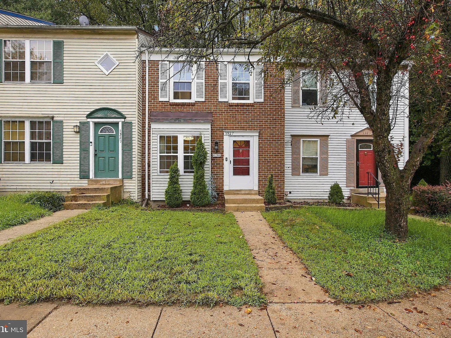 3 bed, 2.5 bath, 1386 sqft, $2,700 — Photo 2