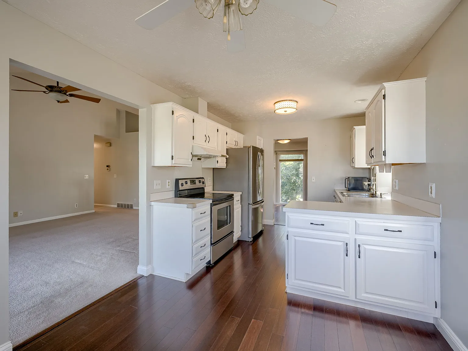 3 bed, 1800 sqft, $2,000 — Photo 3