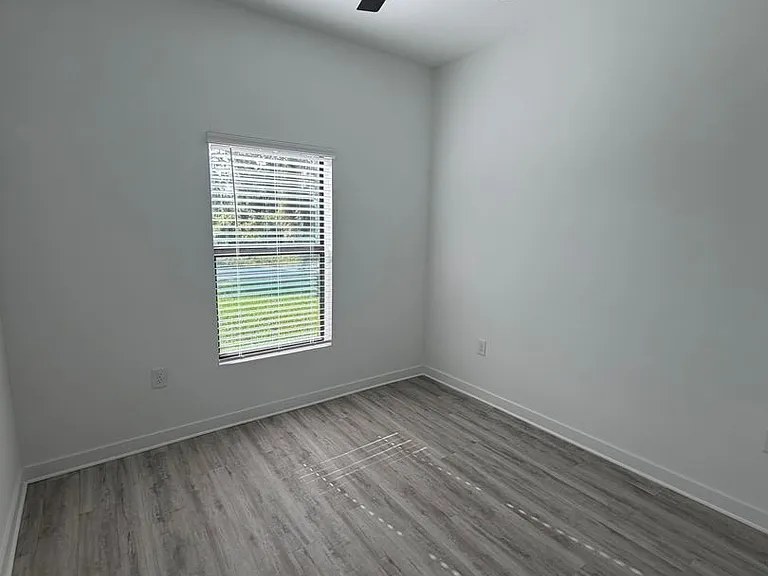 2210 Wayne Ave S — Photo 3