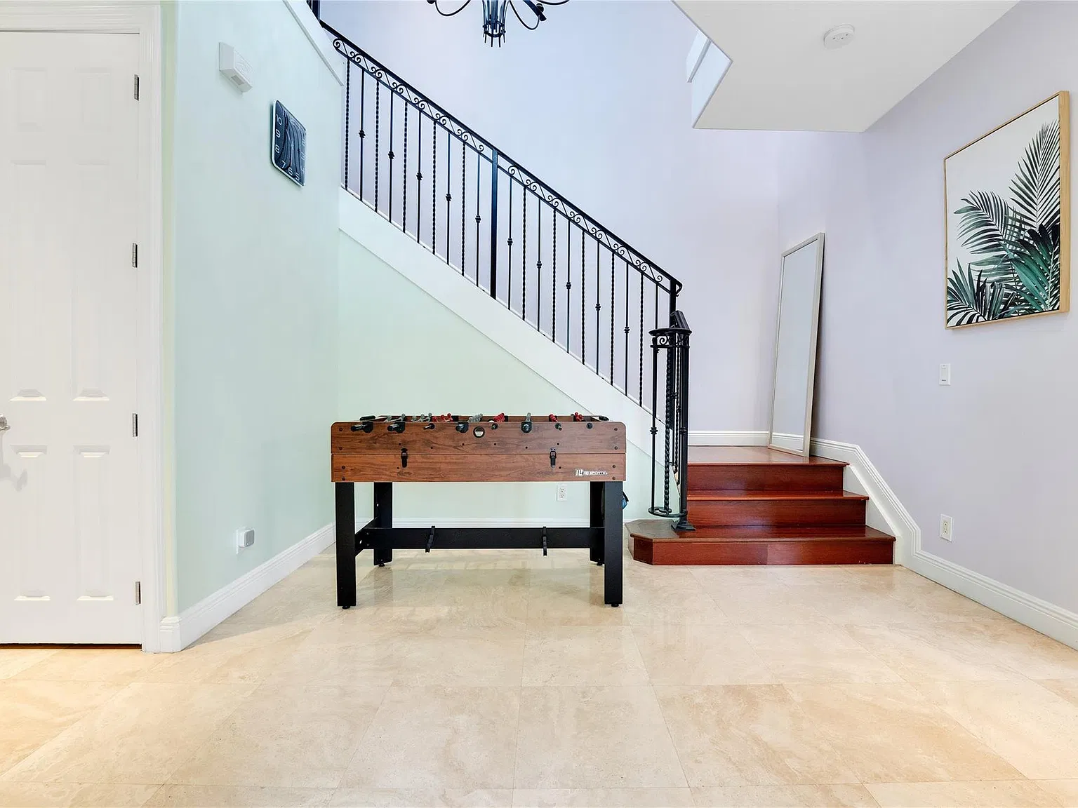 3 bed, 3.5 bath, 2754 sqft, $5,000 — Photo 2