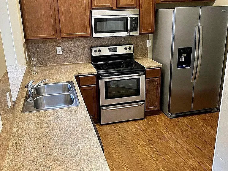 1100 Berry Rd — Photo 5