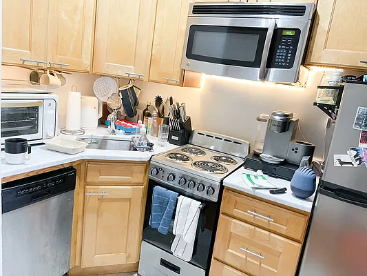 Rented by Urban Real Estate Inc | media 2