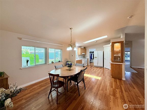 5th image of 2514 Alonda Lane NE