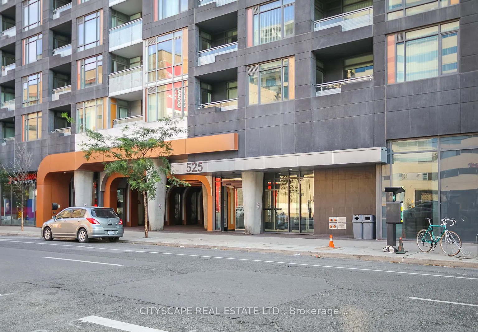 Musee Condominiums — Photo 1