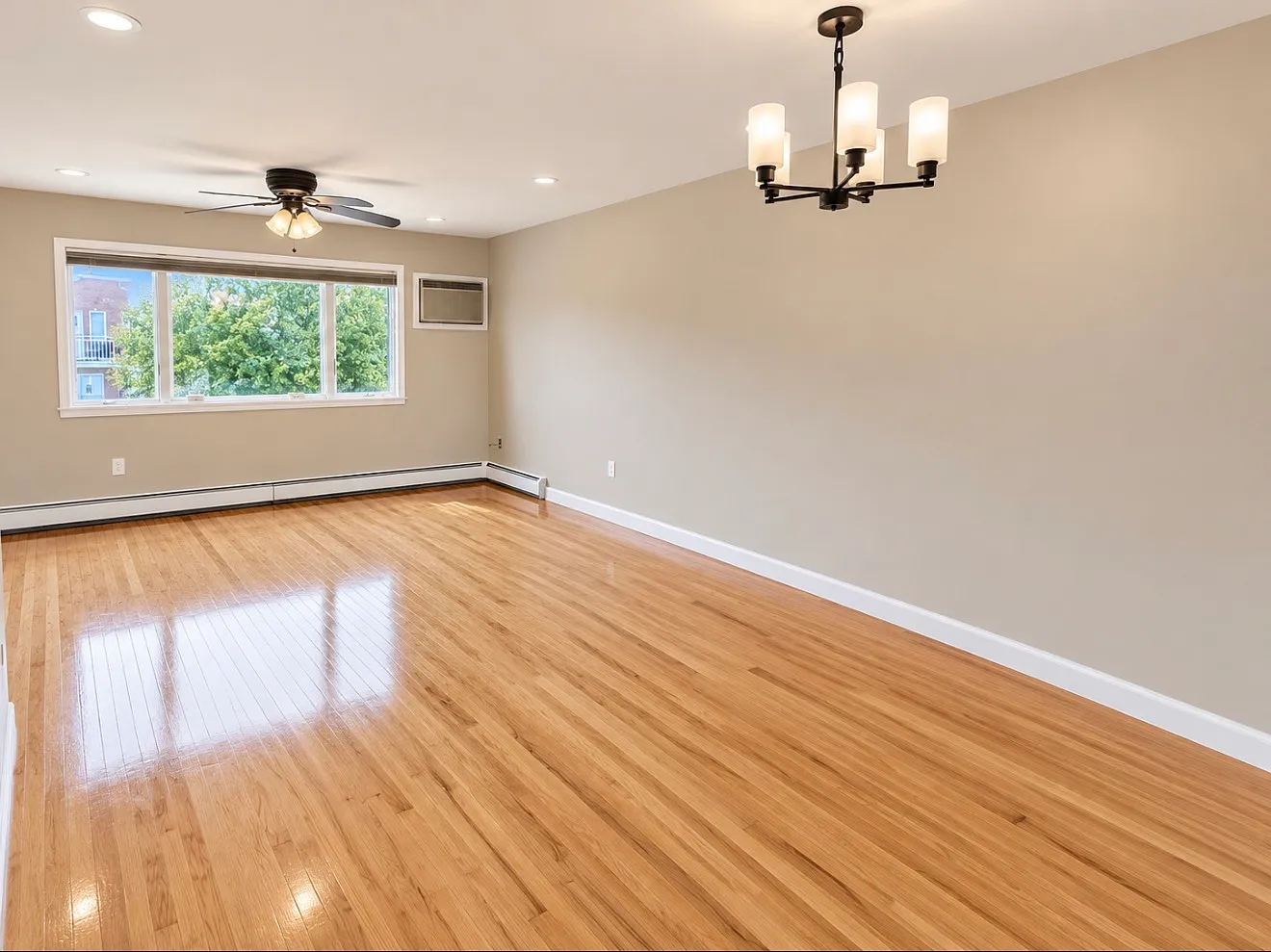 3 bed, 1260 sqft, $3,500 — Photo 2
