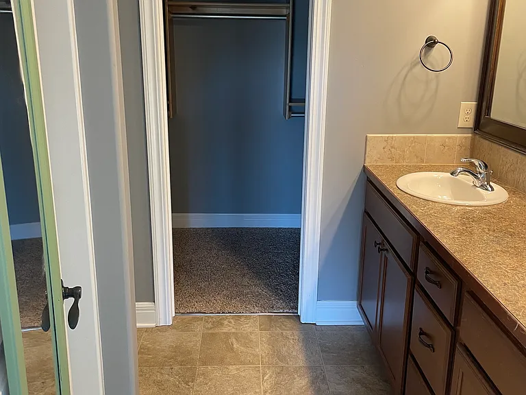 1027 Dakota Ln — Photo 7